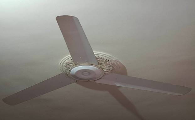 الأسباب الشائعة وراء ظهور صوت مروحة السقف