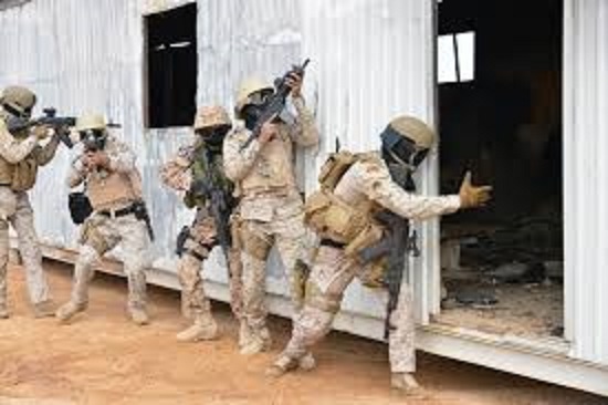 العوامل التي تحدد رواتب وحدات المظليين والقوات الخاصة