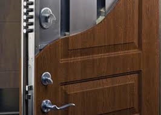 أهمية اختيار الباب المصفح المناسب لمنزلك