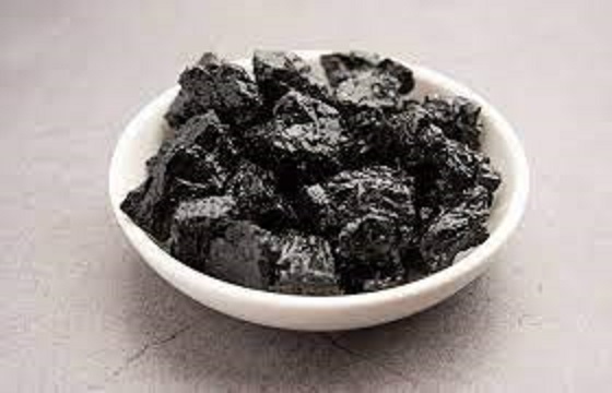 أهمية الشيلاجيت وفوائده الصحية