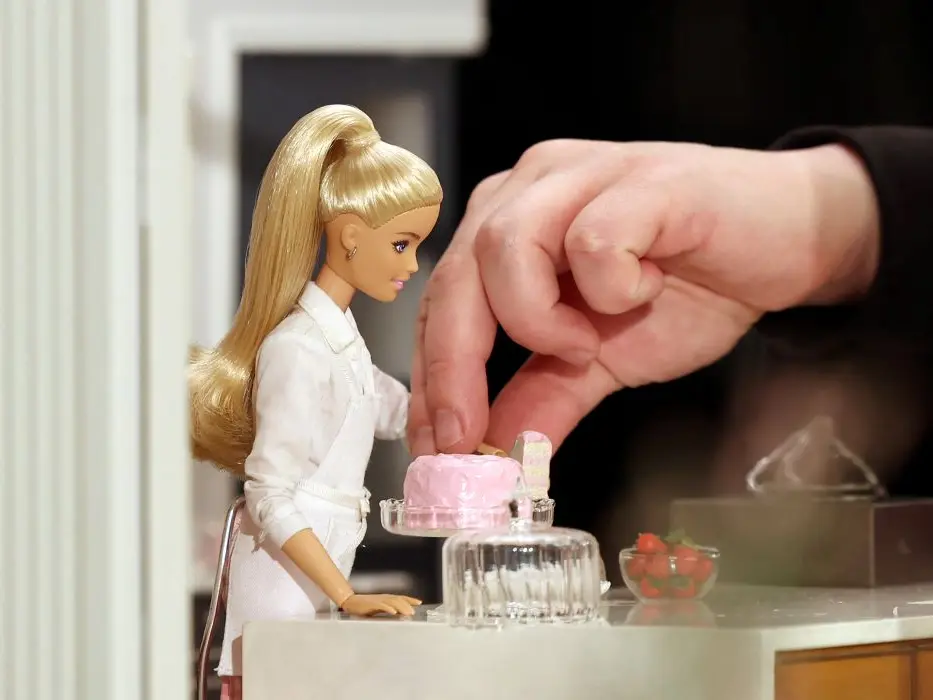 ما هو مفهوم باربي المصنوع يدويًا